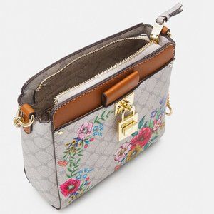 Steve Madden Bag Floral Crossbody leather strap with gold chain Pattern